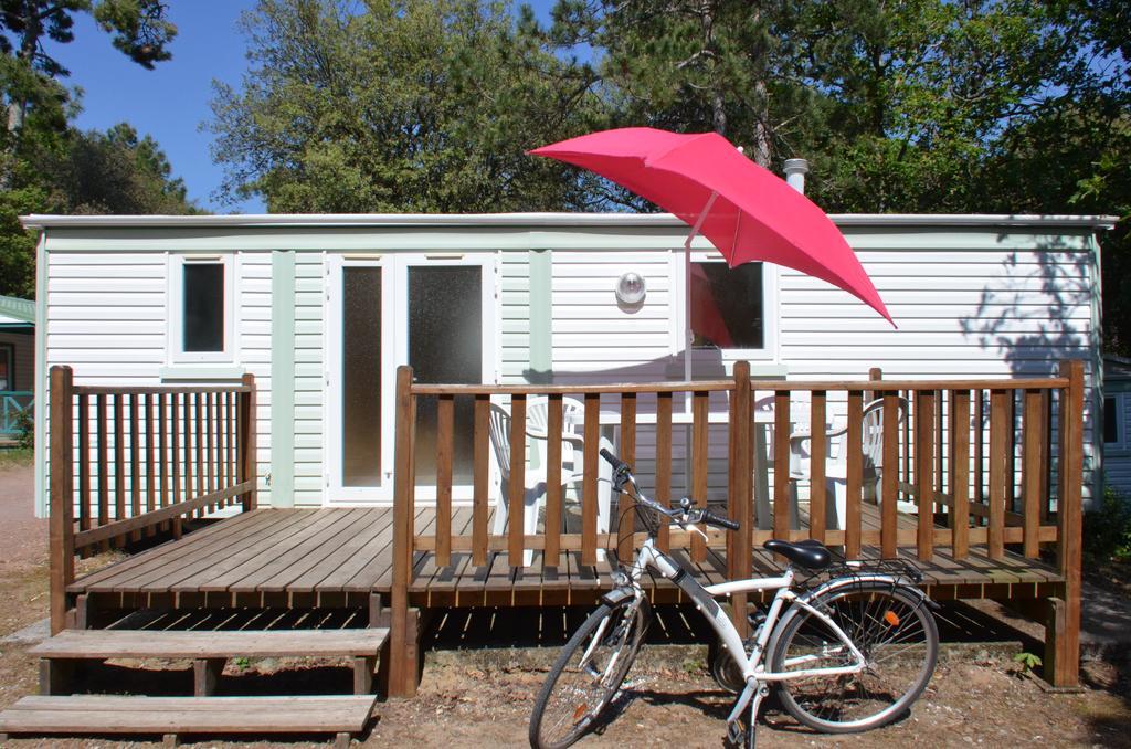 Camping Le Clos Des Pins Longeville-sur-Mer Exterior foto